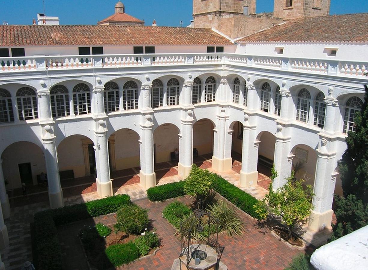A Pousada Grupoandria El Claustre De Ciutadella - Hospederia Exterior foto